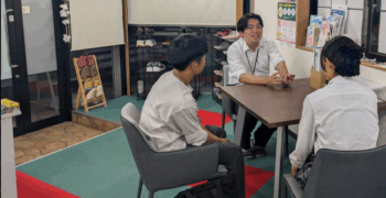 大学の方が教室へ。大和大学・河合様による個別説明会を開催しました